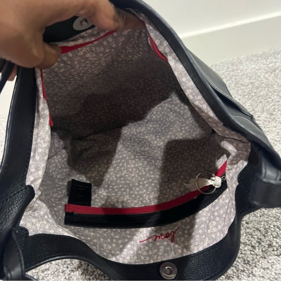 Ellen Degeneres Black Genuine Leather Hobo shoulder Bag Magnetic Snap Closure - Picture 5 of 10